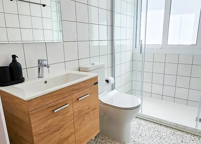 The Colors Of דירה לרנקה